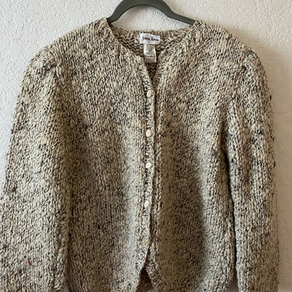 Neiman Marcus Women's Italian Hand Knit Beige Vintage Cardigan Sweater Size L - Picture 2 of 3